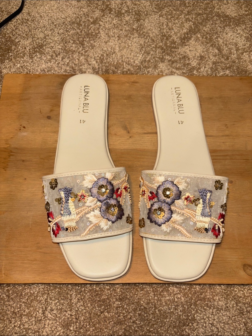 Juna Blu White Embroidered Floral Slide Sandals with Multicolor Flowers